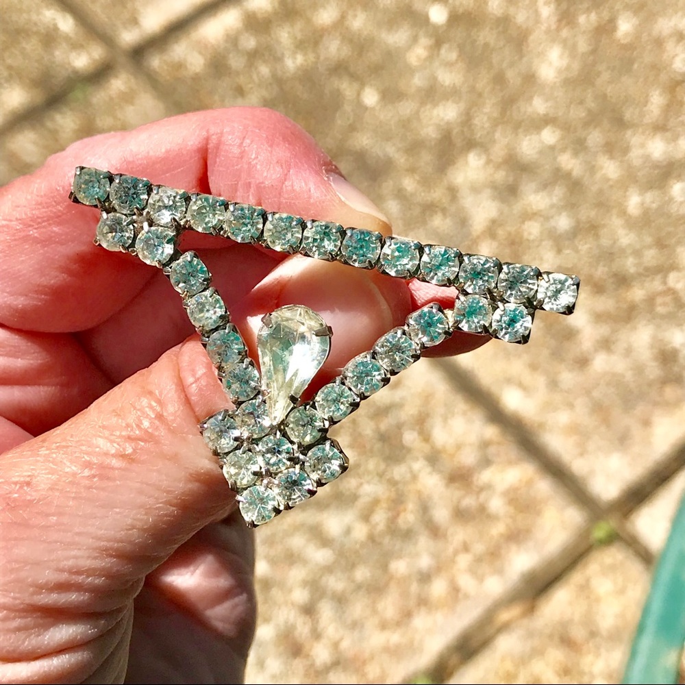 Large Vintage Rhinestone Pin - Picture 4 of 5